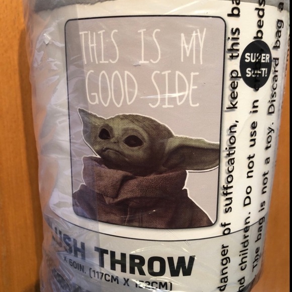 Star Wars The Mandalorian Plush Throw - Picture 2 of 3